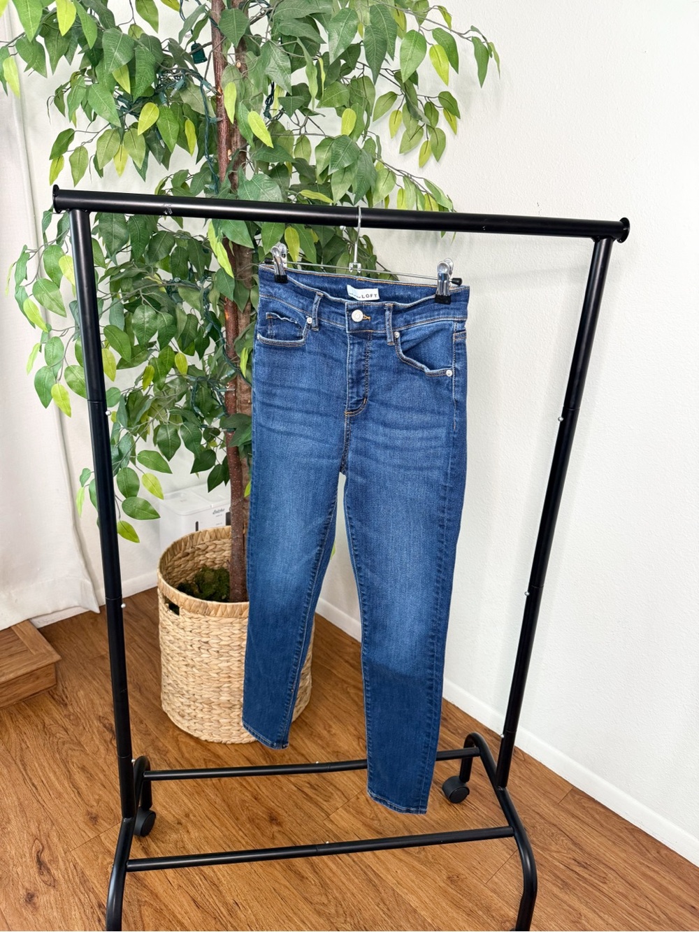 LOFT The Skinny Jeans Medium Wash High Rise Size 27